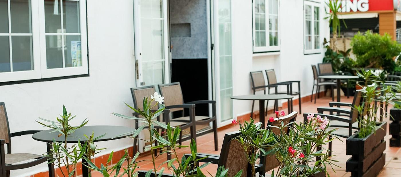 Terrasse de la Coctelería UPS Shisha & Cocktail, Zoco Alcazaba II