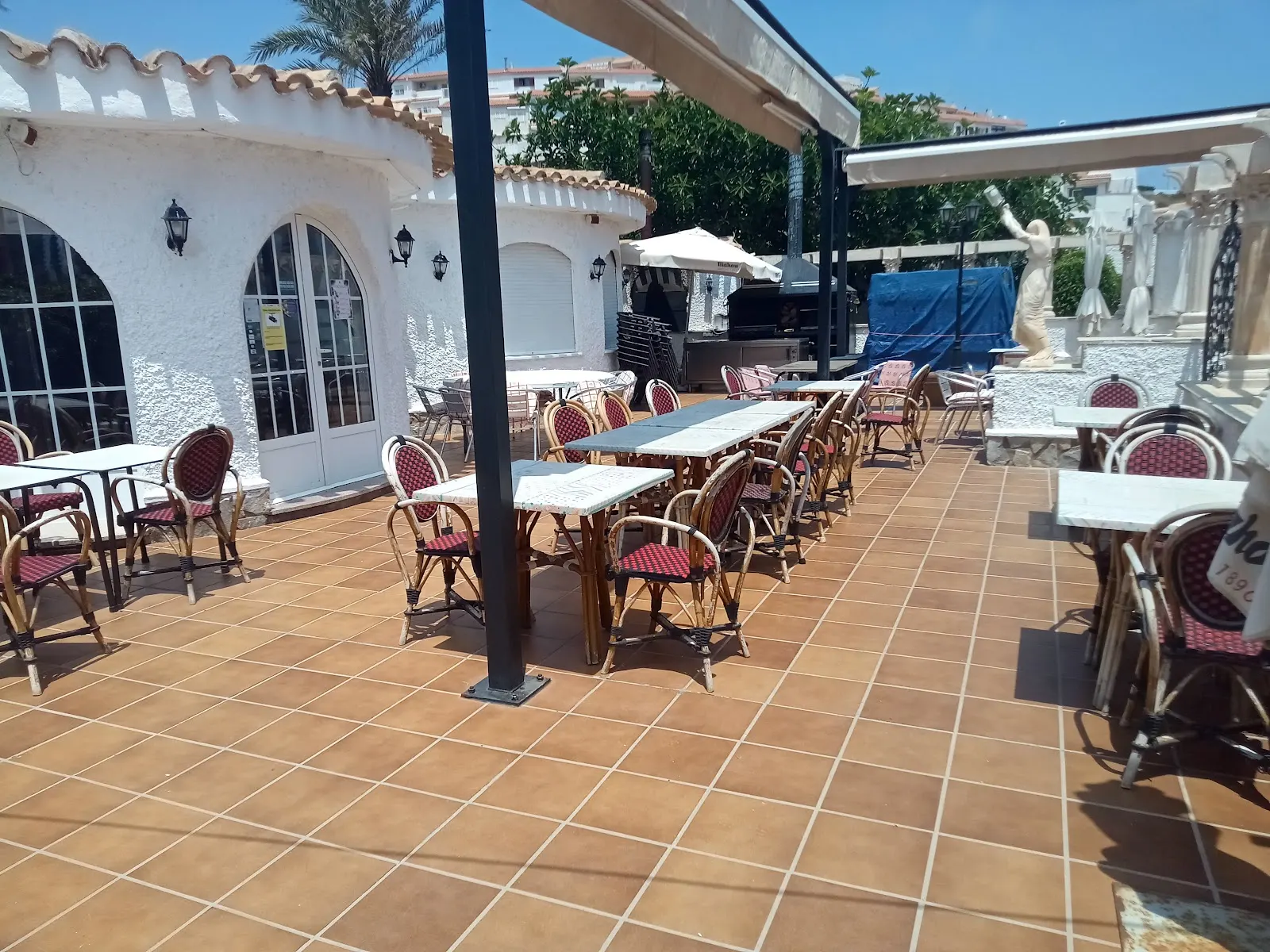 St. Gregory’s Restaurante A La Brasa à Hacienda Dos Mares, entorno de Plaza Bohemia, Gran Vía de la Manga, 30380 La Manga del Mar Menor, Murcia, España