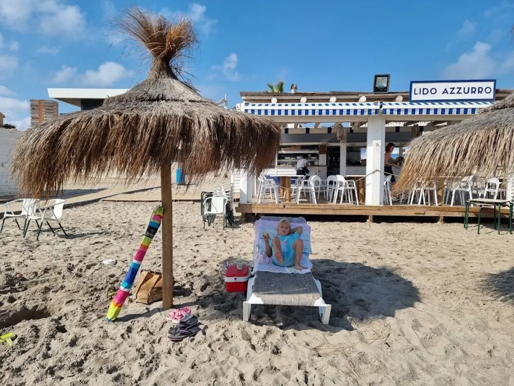 Chiringuito Lido Azzurro in antes del zoco, Plaza Monteblanco, salida 36, km 3,9, 30380 La Manga, Murcia, España