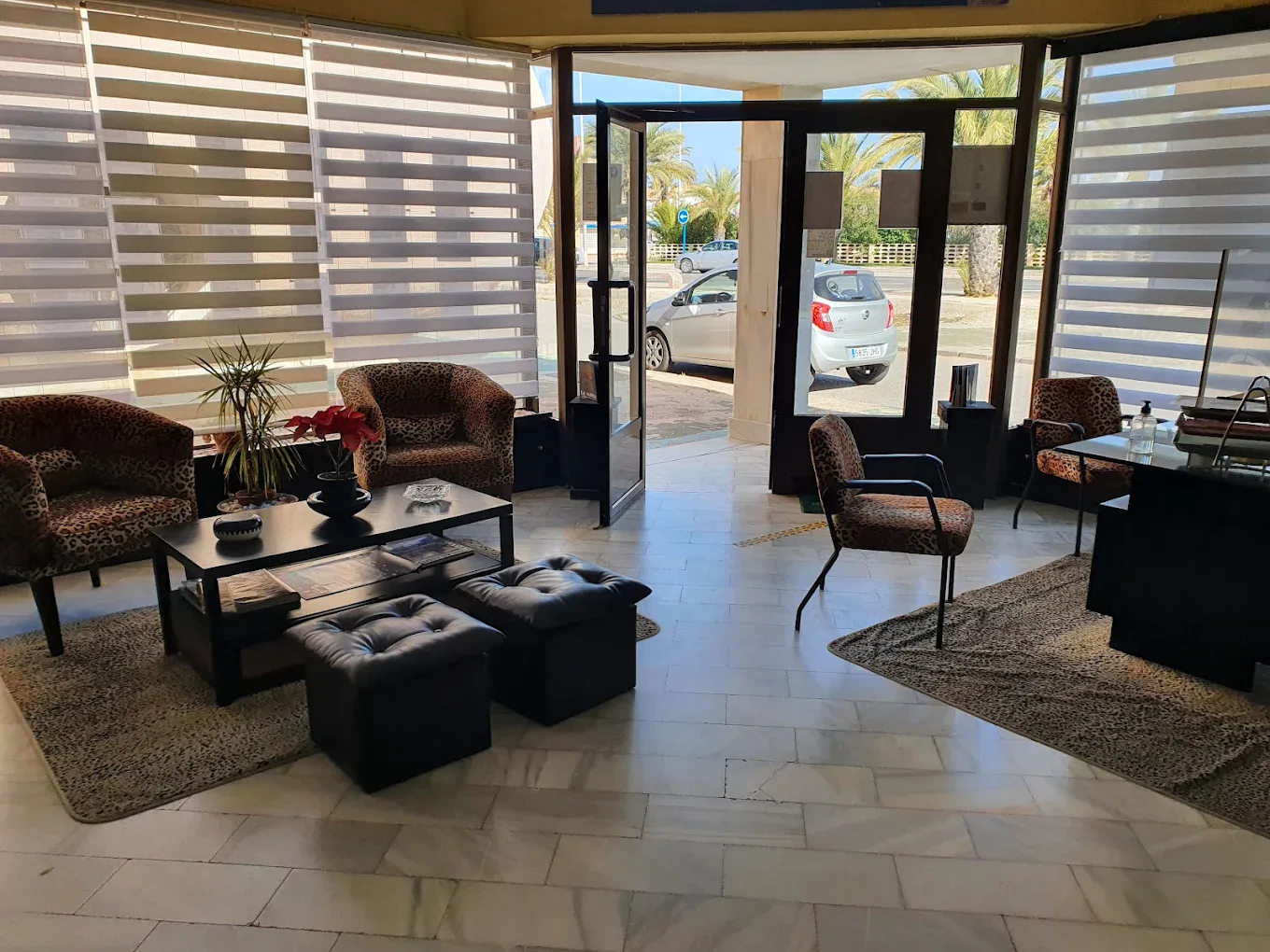 Espace d'accueil de l'agence Inmobiliaria Tibet