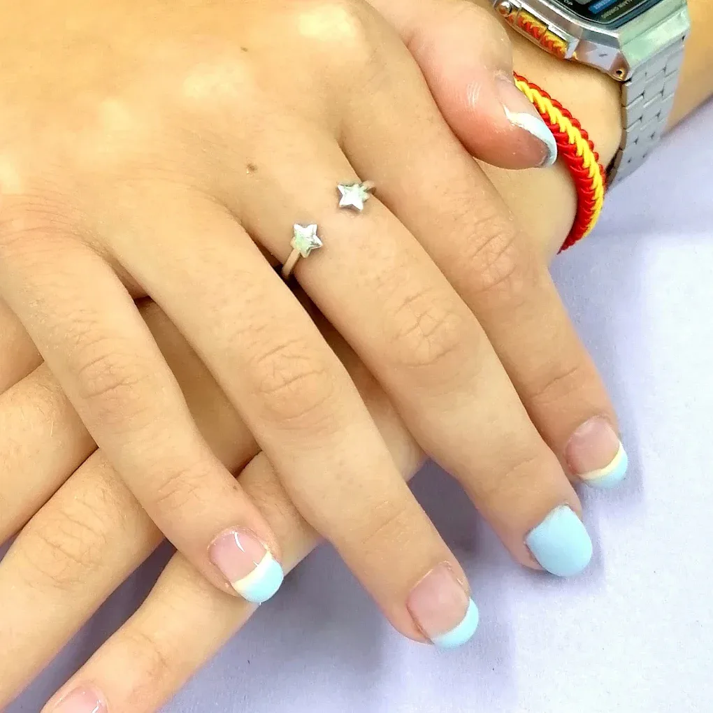 Manicure at Salón de Belleza Stype