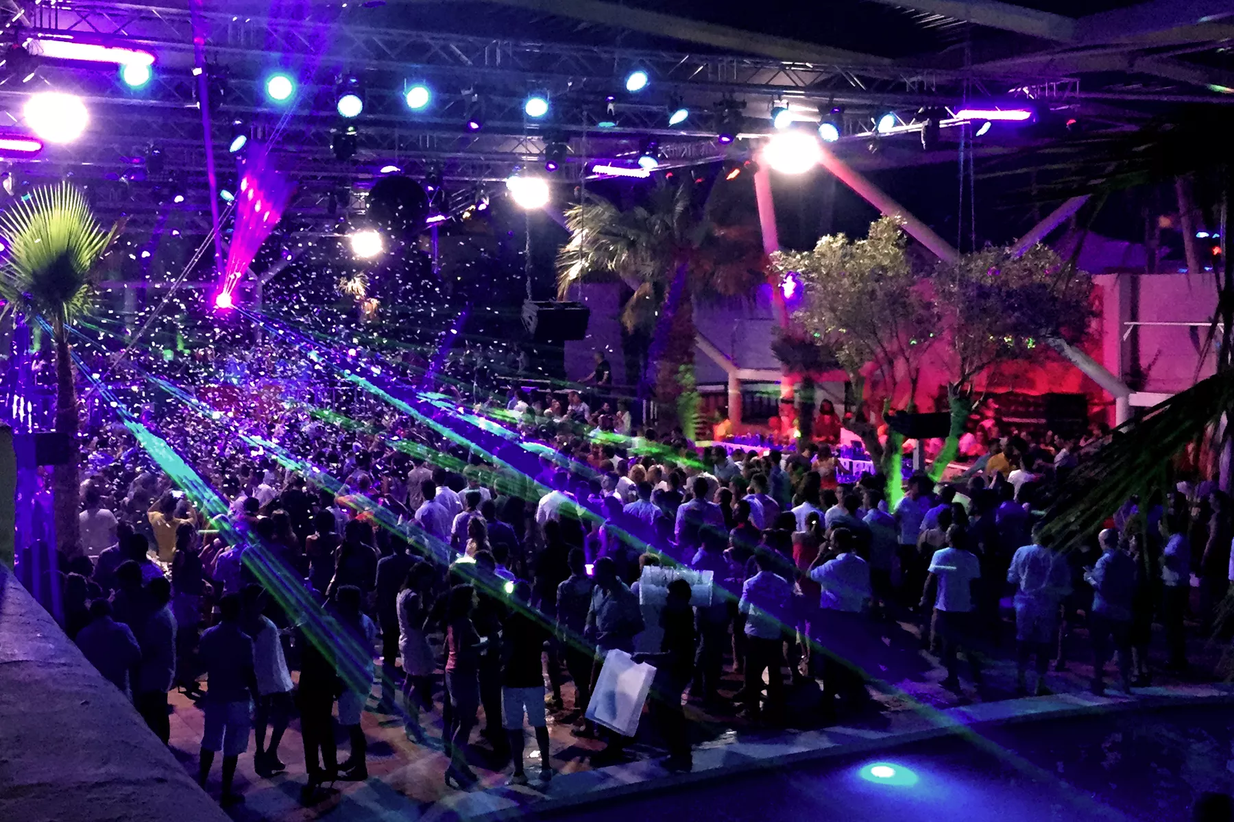 Dance floor atmosphere with confetti and lights on a night at Trips Summer Club
