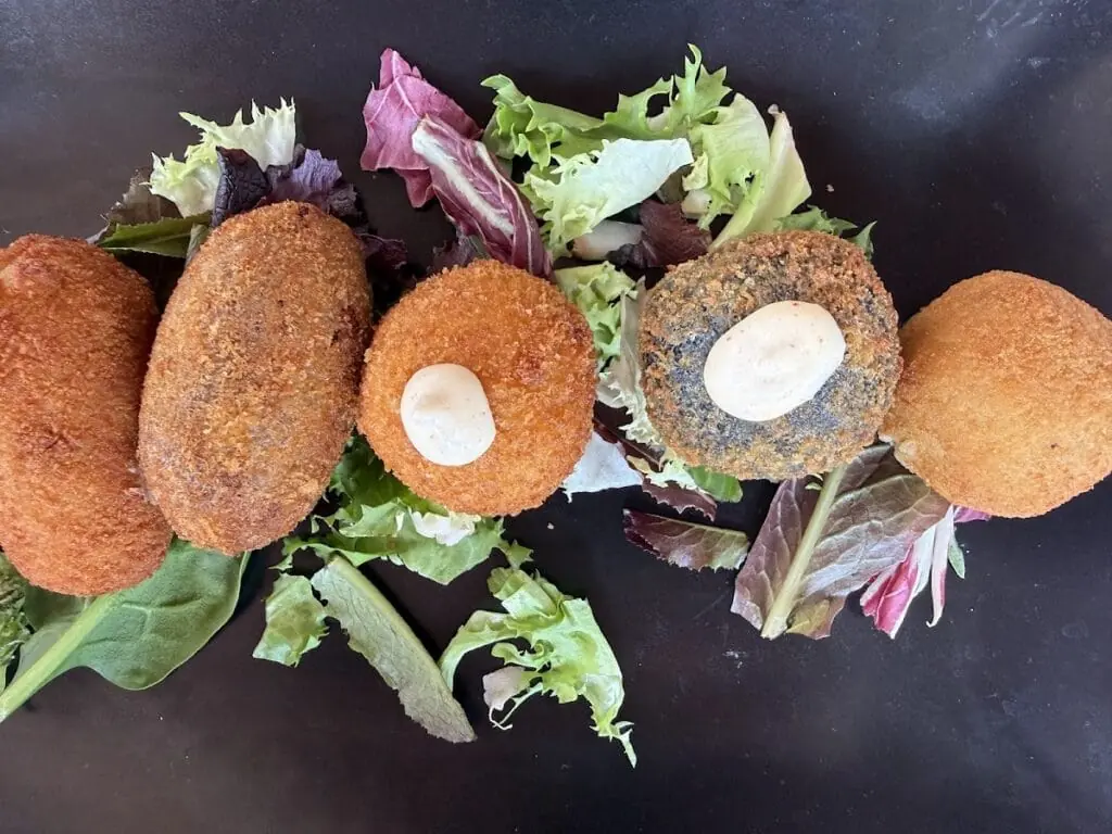 Croquetas (Spanish croquettes) from Casa Gotxa with salad