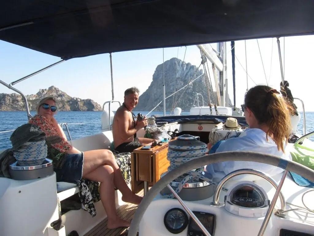 Praxisstunde bei Alina Sailing für die Licencia de Navegación
