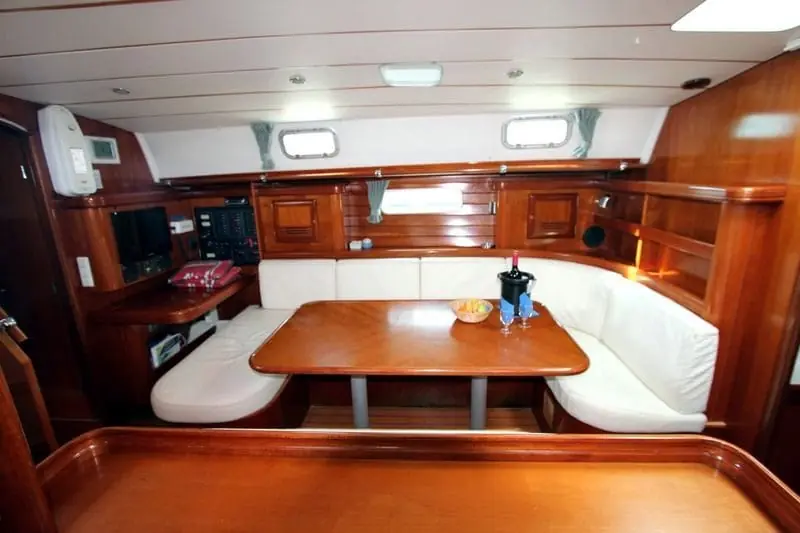 Detail des Segelboots Beneteau Oceanis 50 von Alina Sailing