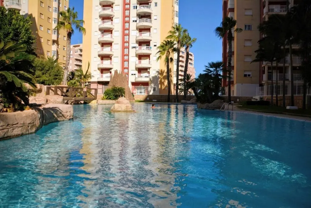Piscine commune de la résidence Las Góndolas