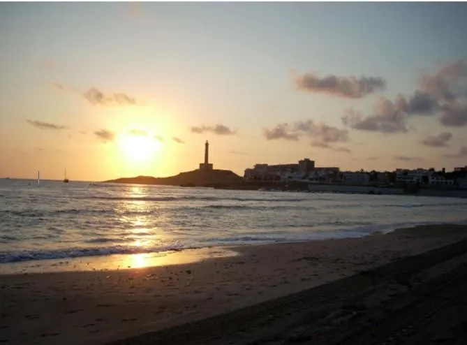 Sonnenuntergang über dem Meer, von der Terrasse des Apartments in Cabo de Palos aus gesehen