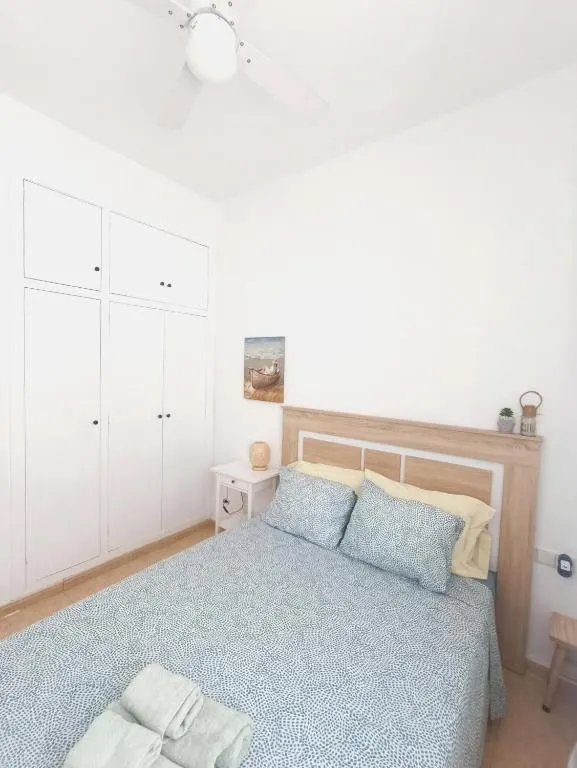 Chambre avec lit double de l'appartement à Cabo de Palos - La Manga