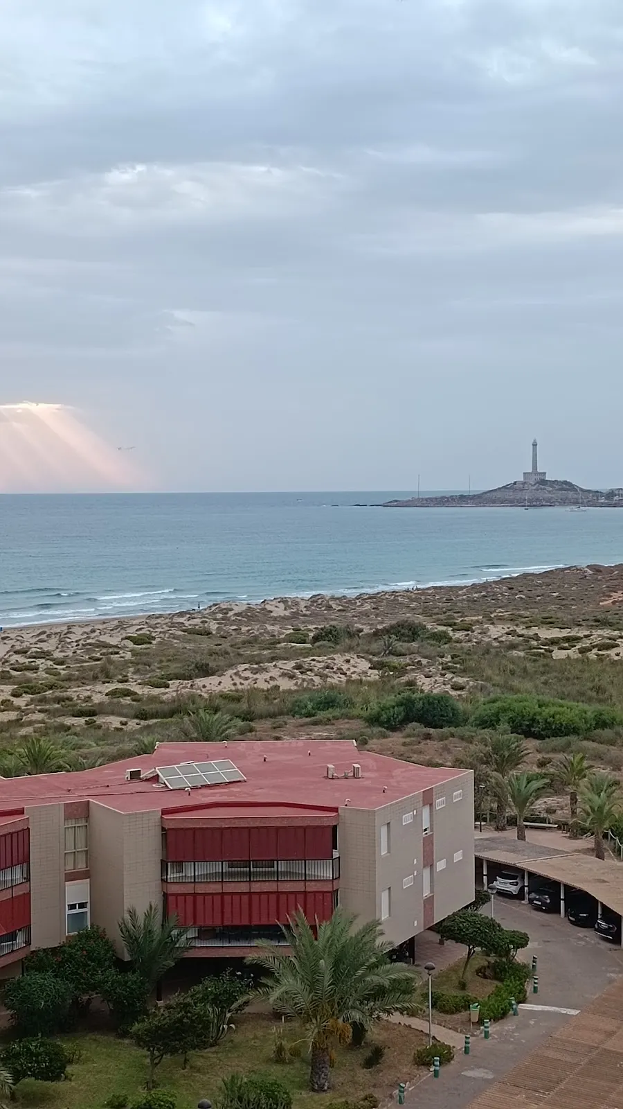 Blick auf den Leuchtturm von Cabo de Palos vom Balkon des Apartamento Geminis