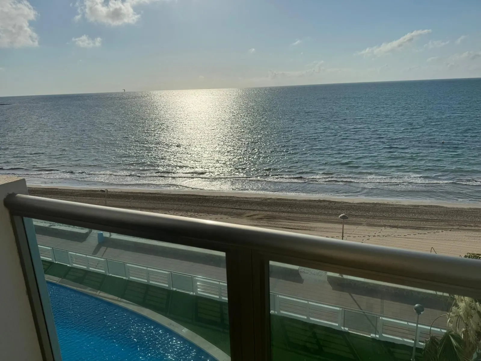 Blick auf das Mediterráneo von der Terrasse des Apartments Entre Dos Mares