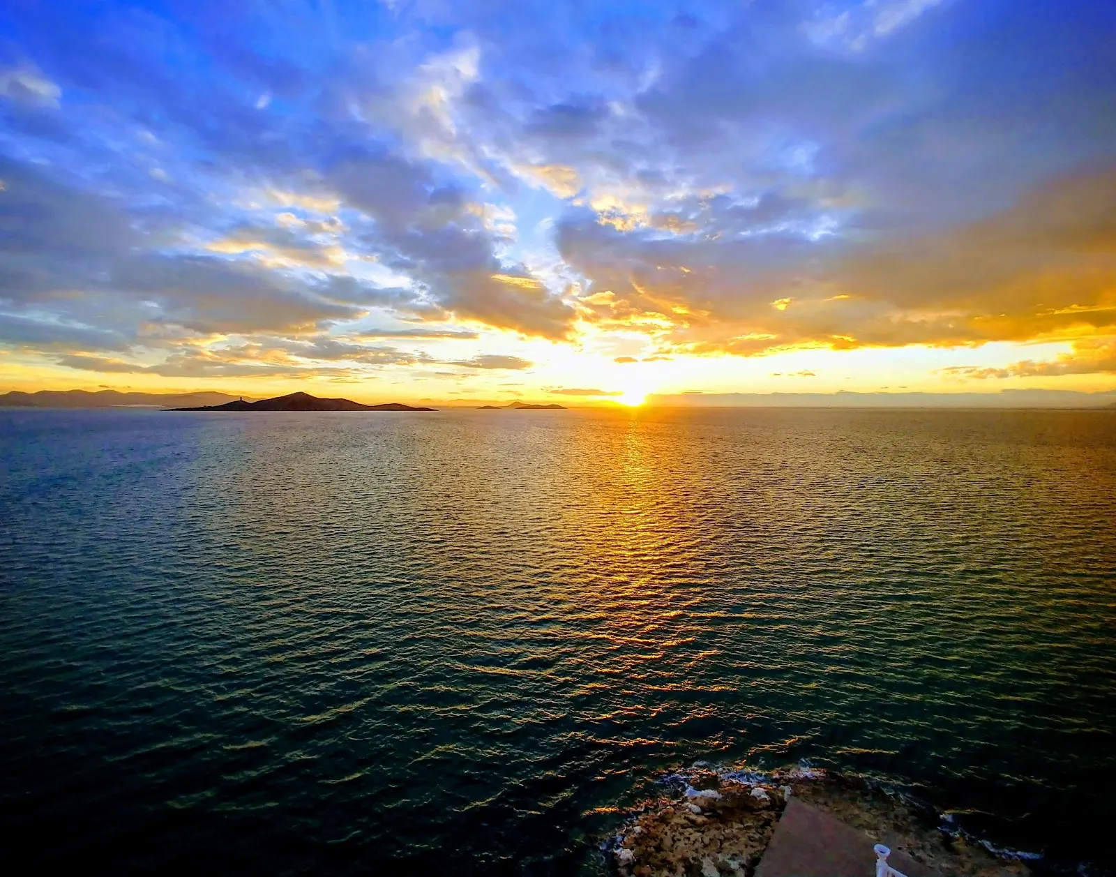 Coucher de soleil sur la Mar Menor depuis un appartement de Apartamentos Dominique
