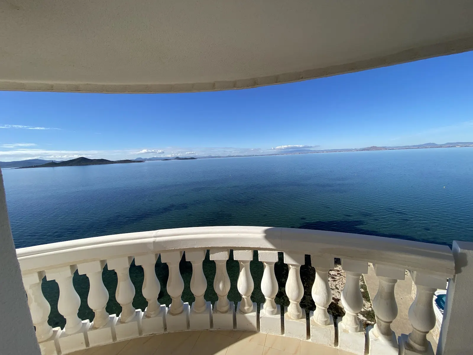 Balcon avec vue sur le Mar Menor à Apartamentos Dominique