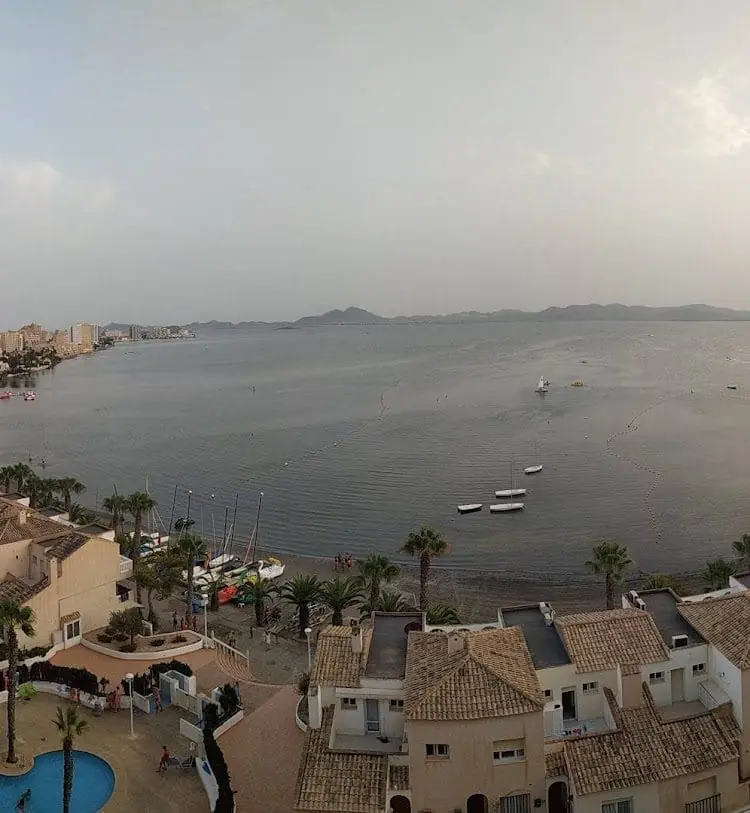 Schlafzimmer in Apartamentos El Pedruchillo mit Blick auf das Mediterráneo