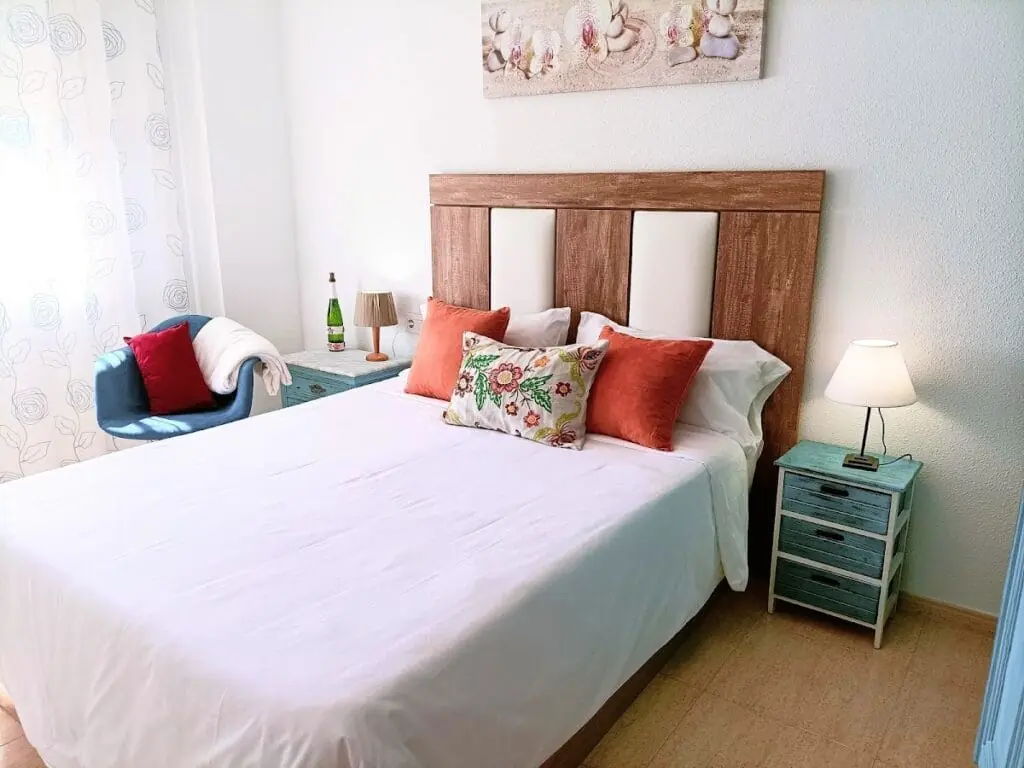 Chambre de Apartamentos Hondahouse décorée dans des tons chauds, Playa Honda
