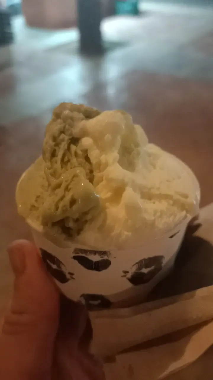 Becher mit Pistazieneis von Bico de Xeado