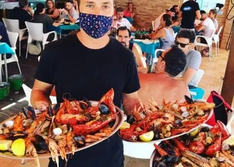 Plateau de fruits de mer servi à Bonobo Playa, La Manga