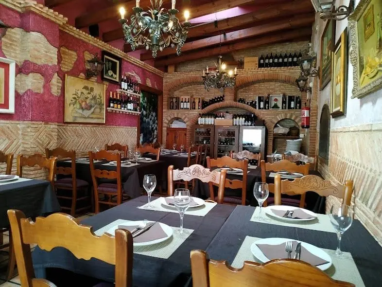 Salle de la Brasería Garnacha à Los Belones
