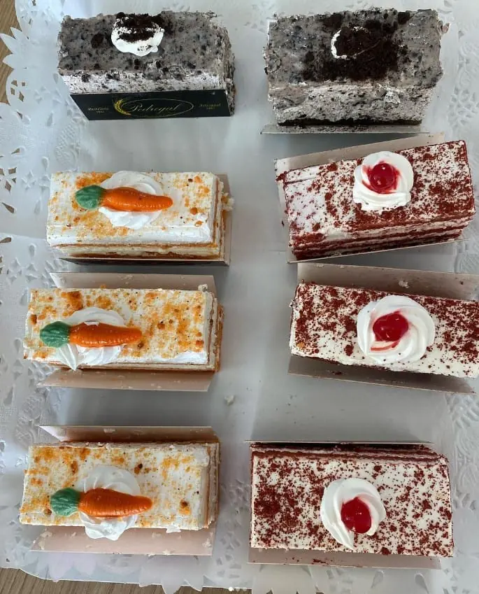 Selection of cheesecakes and red velvet cakes in the display at Café de Levante