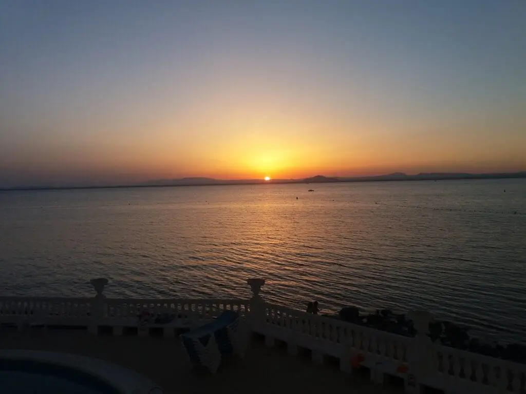 Coucher de soleil sur le Mar Menor vu depuis la terrasse de La Victoria