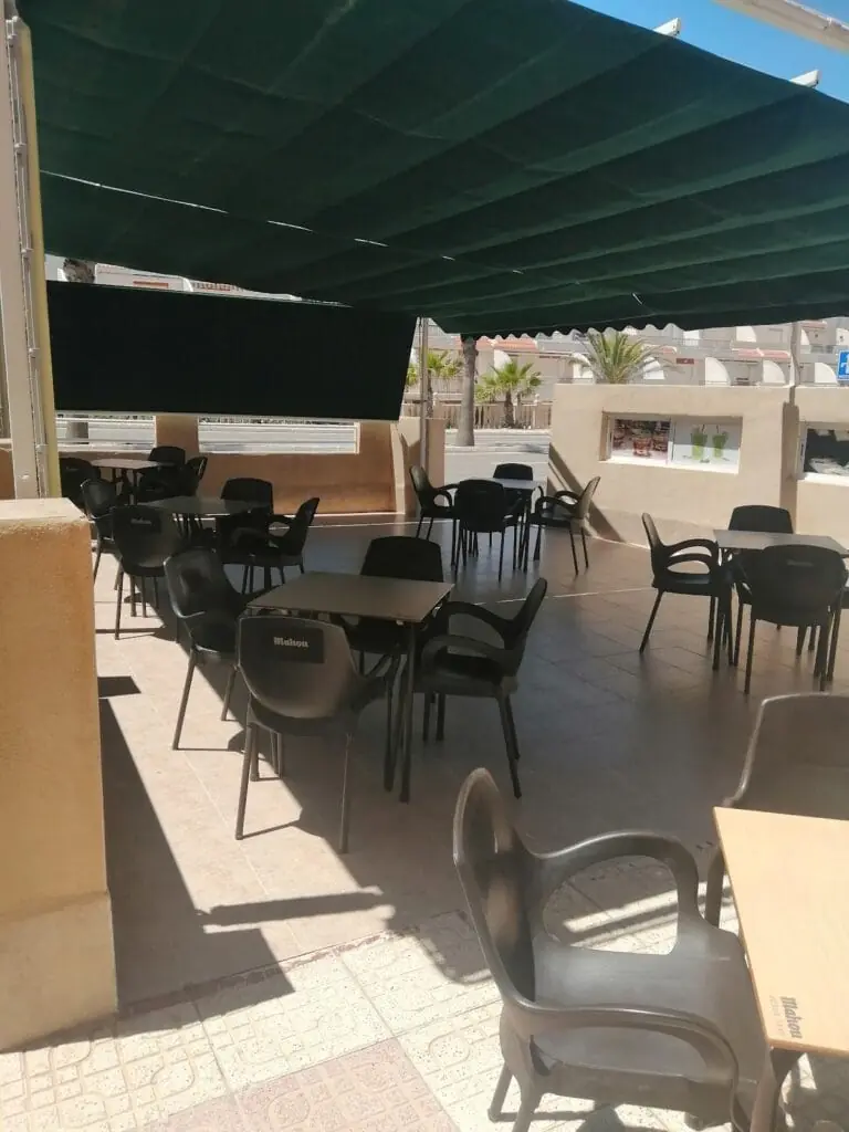 Terrasse couverte de la Cafetería Siglo XXI au km 6 de La Manga