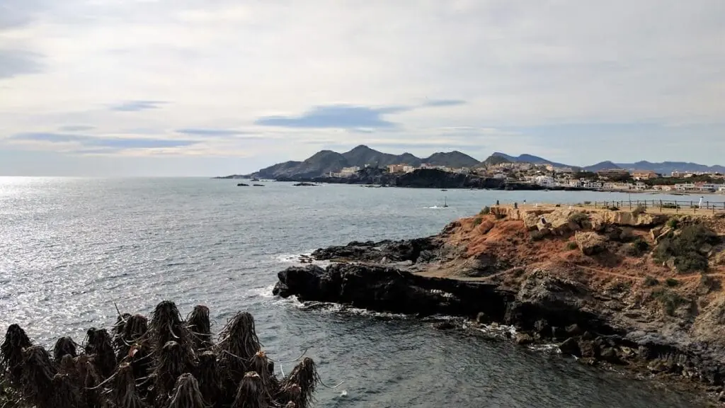 Felsküste von Cabo de Palos vom Uferweg aus