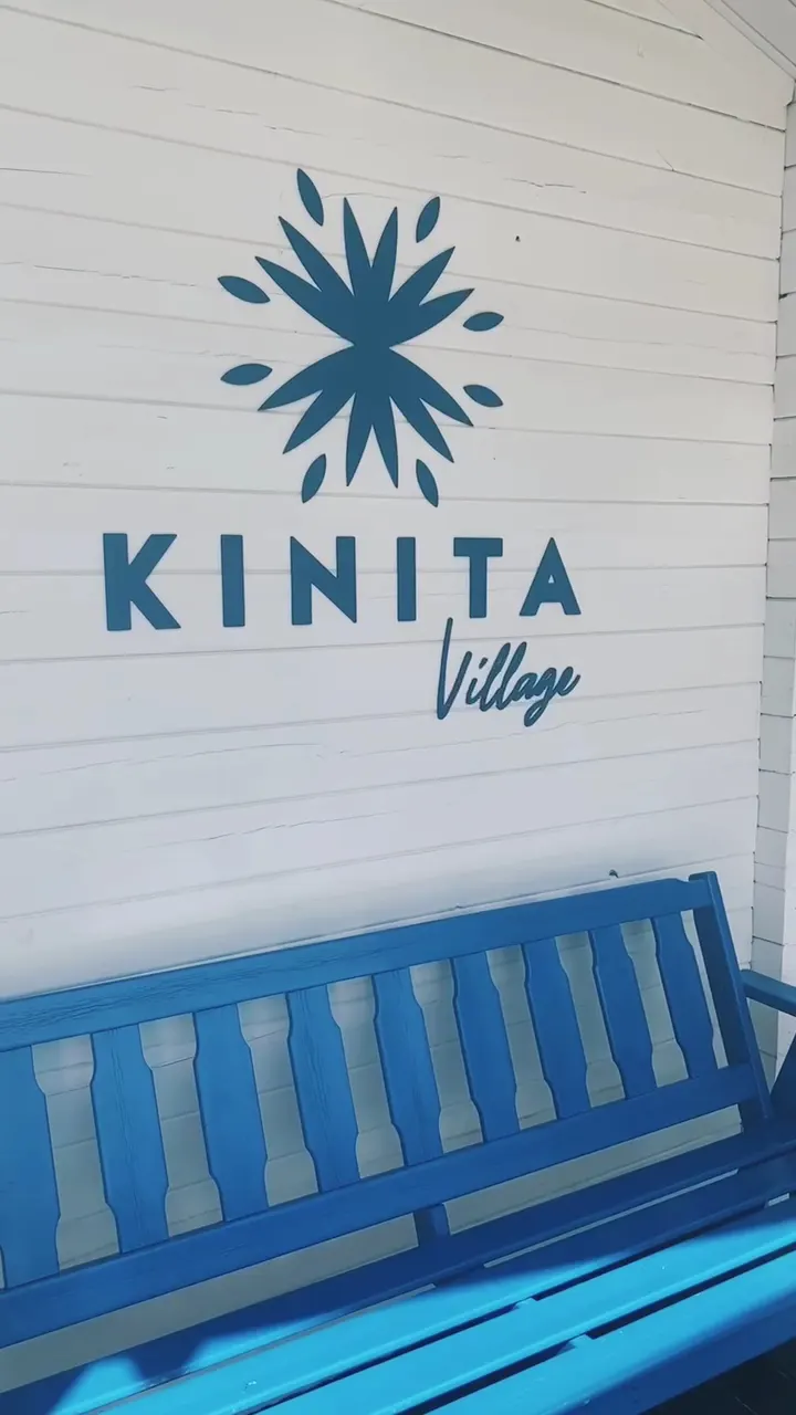 Kinita beach club logo and wooden bench at Camping Mar Menor