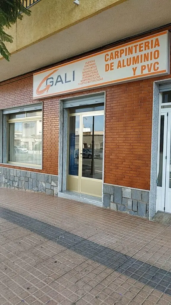 Fenêtre en aluminium posée par Carpintería Gali