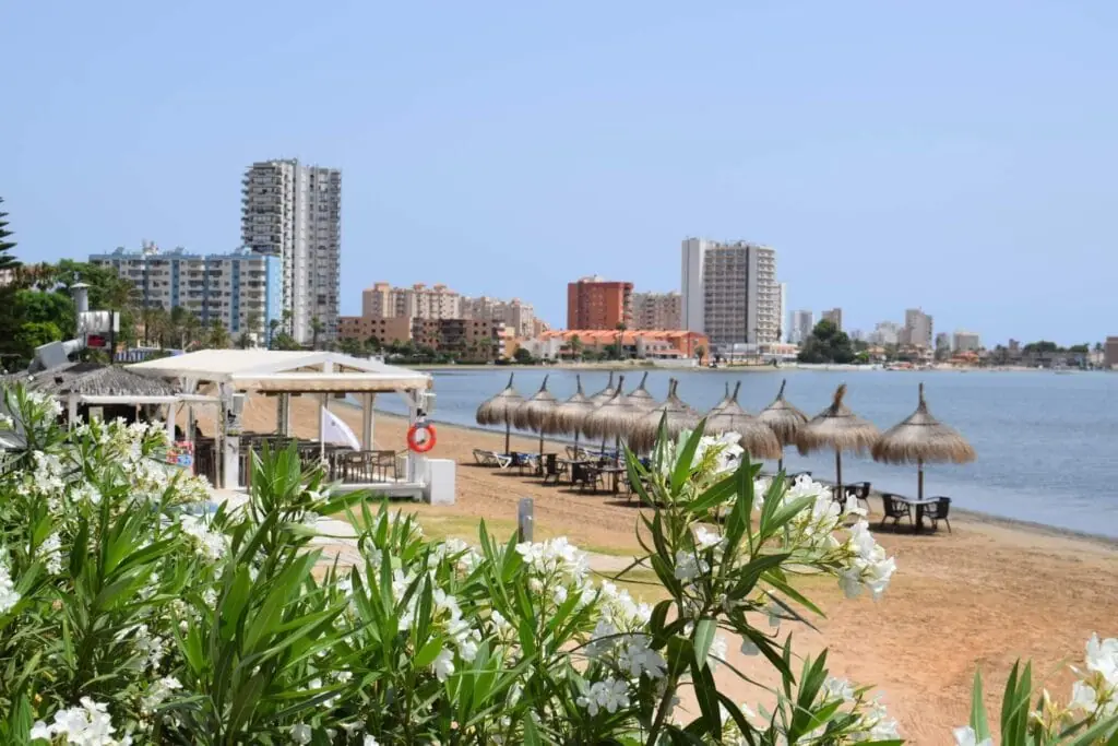Chiringuito Bongo Beach in La Manga del Mar Menor - image 7