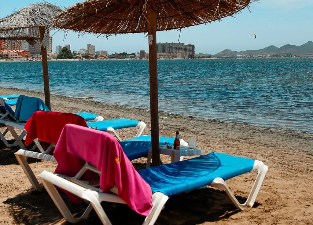 Chiringuito Bongo Beach in La Manga del Mar Menor - image 12