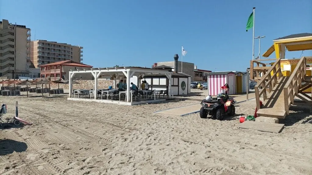 Ambiance de plage au Chiringuito Mangata