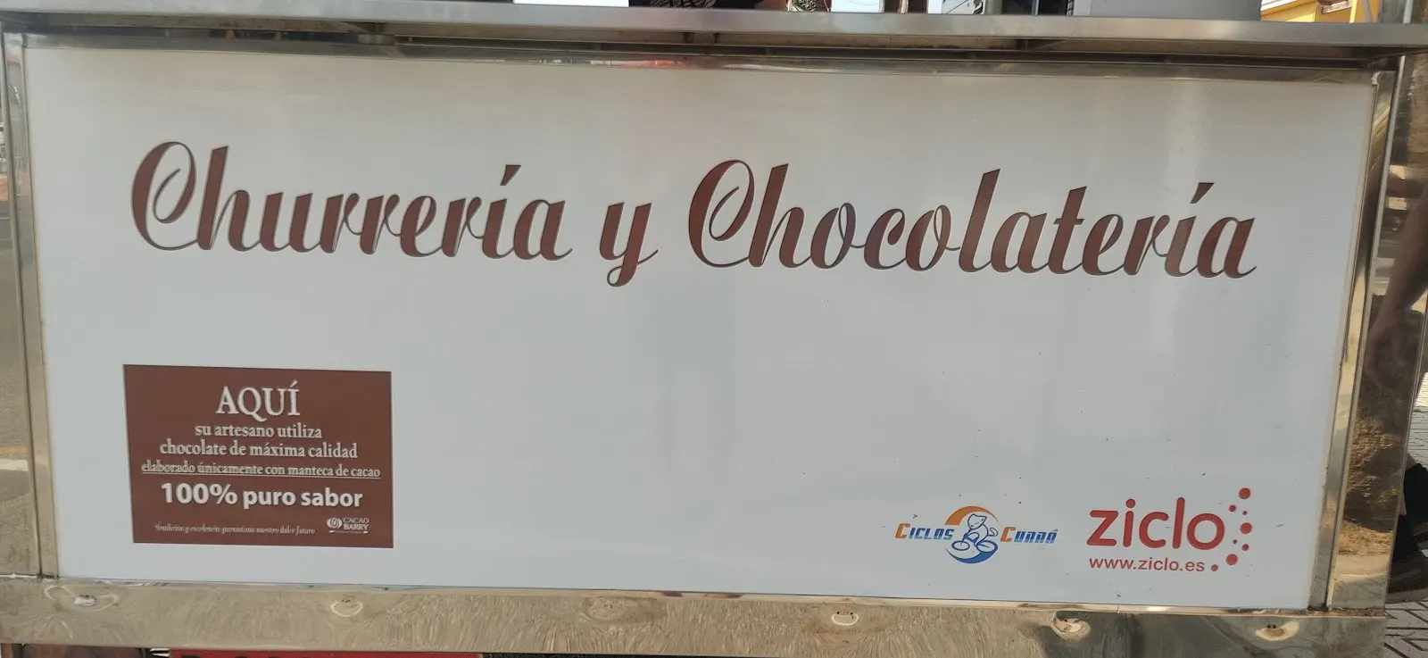 Handmade churros (fried dough sticks) at Churrería Ángel Urán