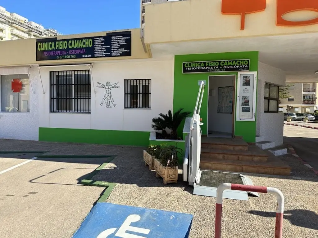 Fassade von Clínica Fisio Camacho in La Manga