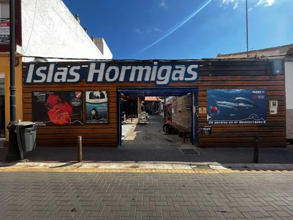 Taucher des Club Islas Hormigas im Meeresschutzgebiet von Cabo de Palos