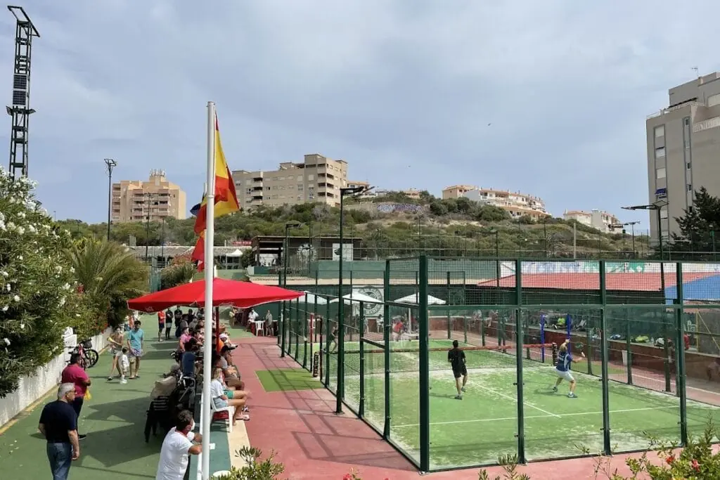 Padelplätze von Club Padel Dos Mares Galmaq in La Manga
