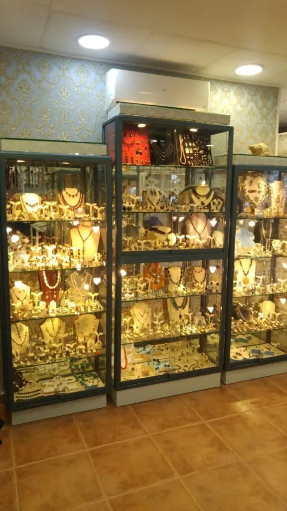 Inside Cuatro Reinas shop, La Manga