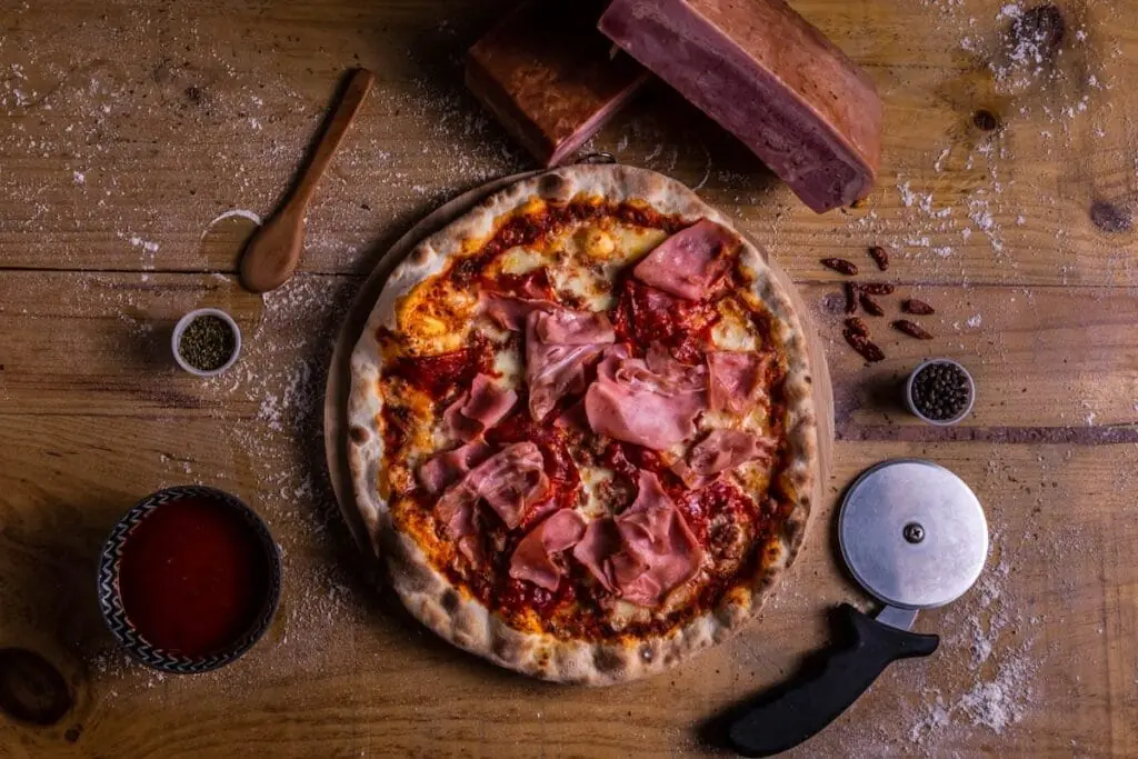 Handgemachte Pizza von Dasebas Urban Food