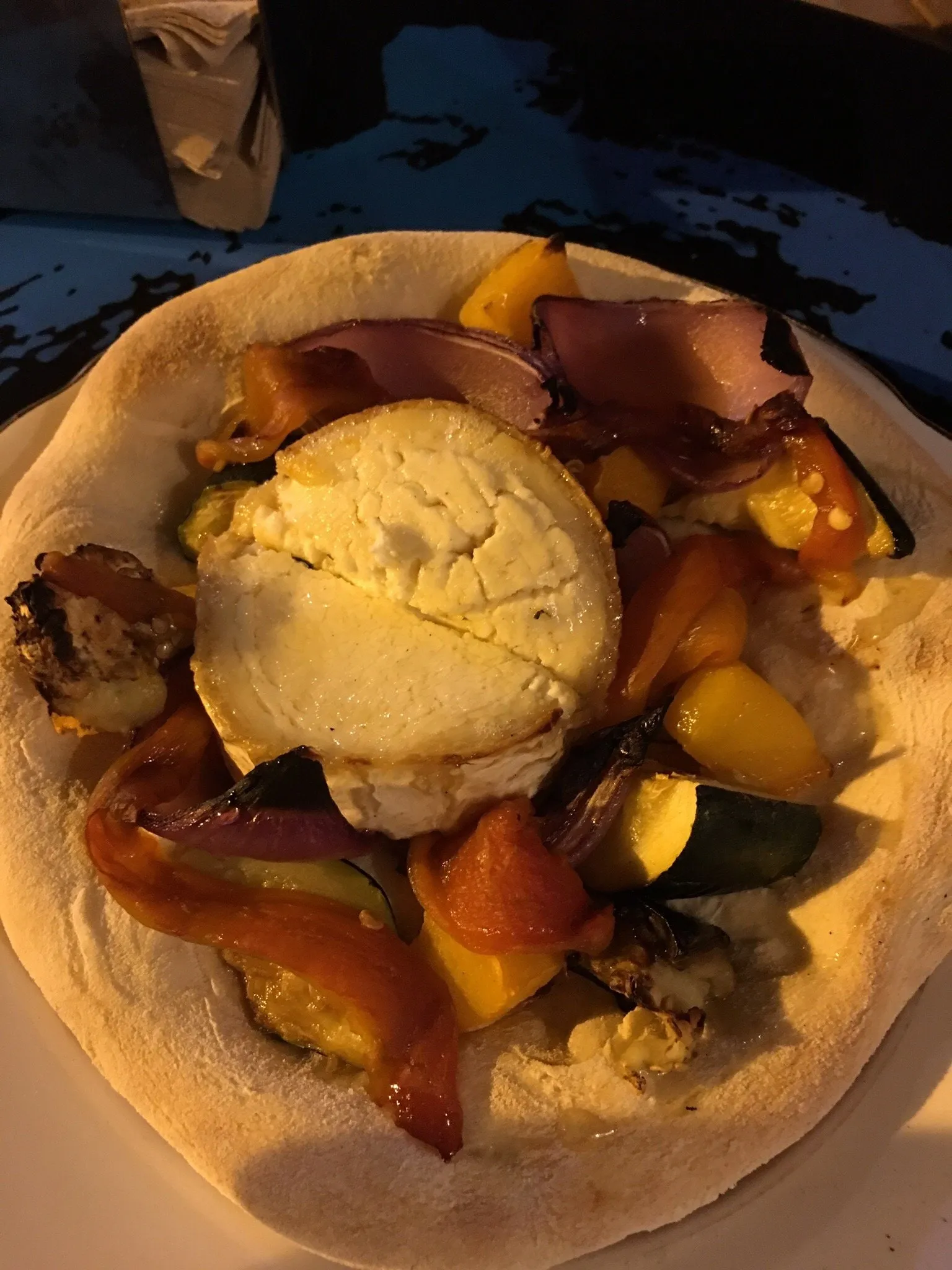 El Capitán focaccia with goat's cheese, roasted vegetables and ham