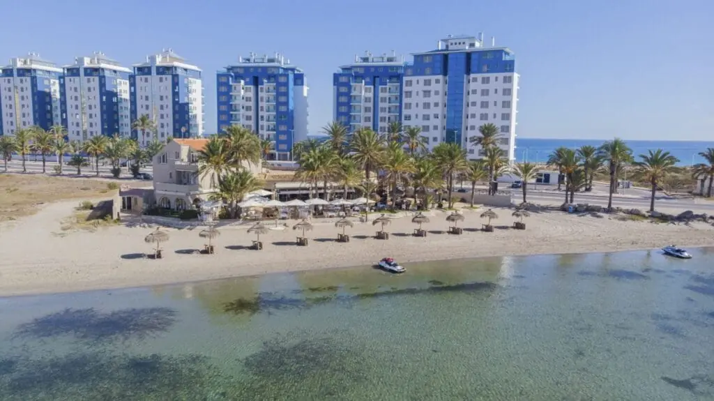 Vue sur la plage et le Mar Menor depuis Escuela de Pieter