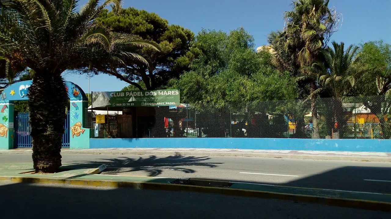 Entrance to Club Pádel Dos Mares, home to Escuela de Verano Dos Mares Ocio Sport in La Manga