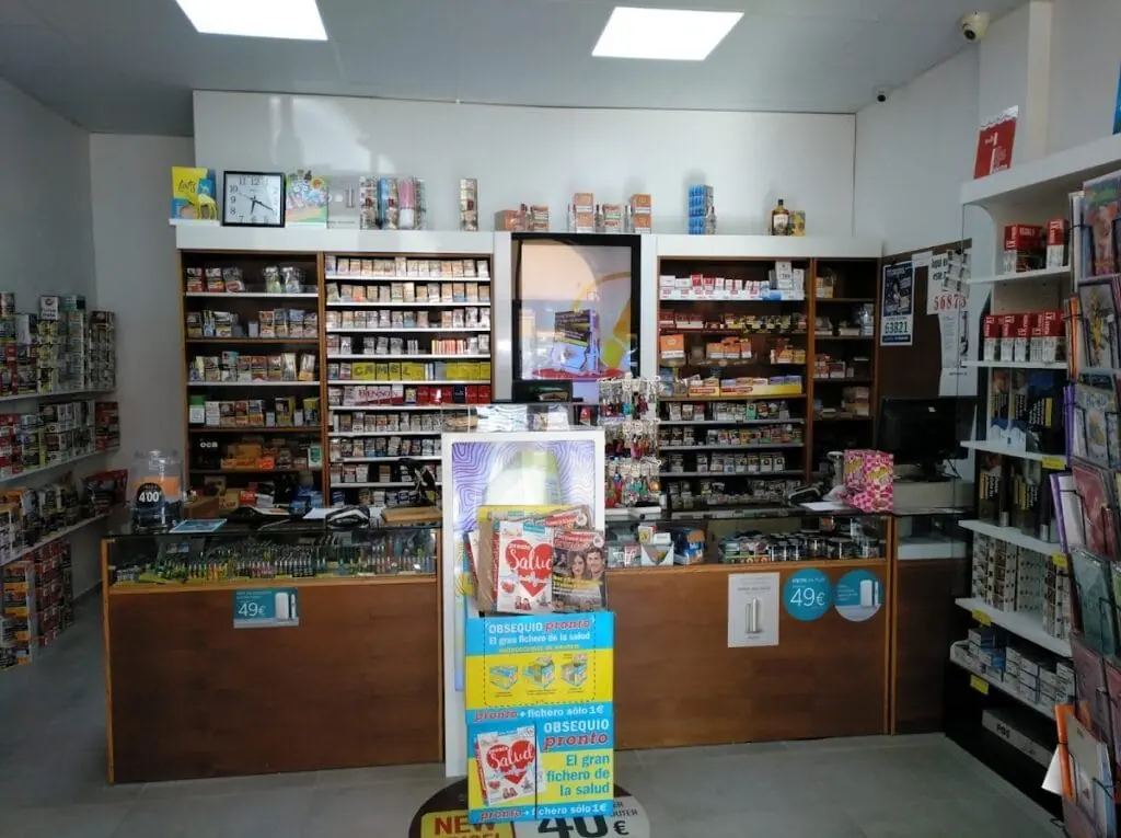 Counter at Estanco La Manga 3 with tobacco and newspapers