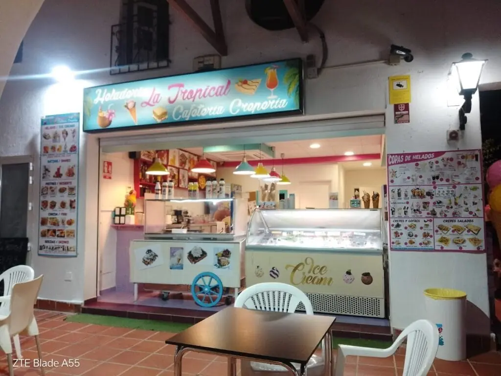 Terraza de Heladería La Tropical en el km 4