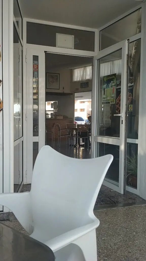 Entrée et terrasse intérieure de la Heladería Exágono
