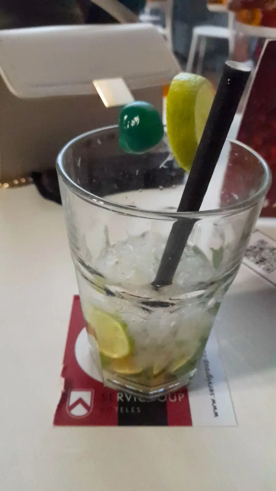 Cocktail servi au bar du Hotel Servigroup Galúa