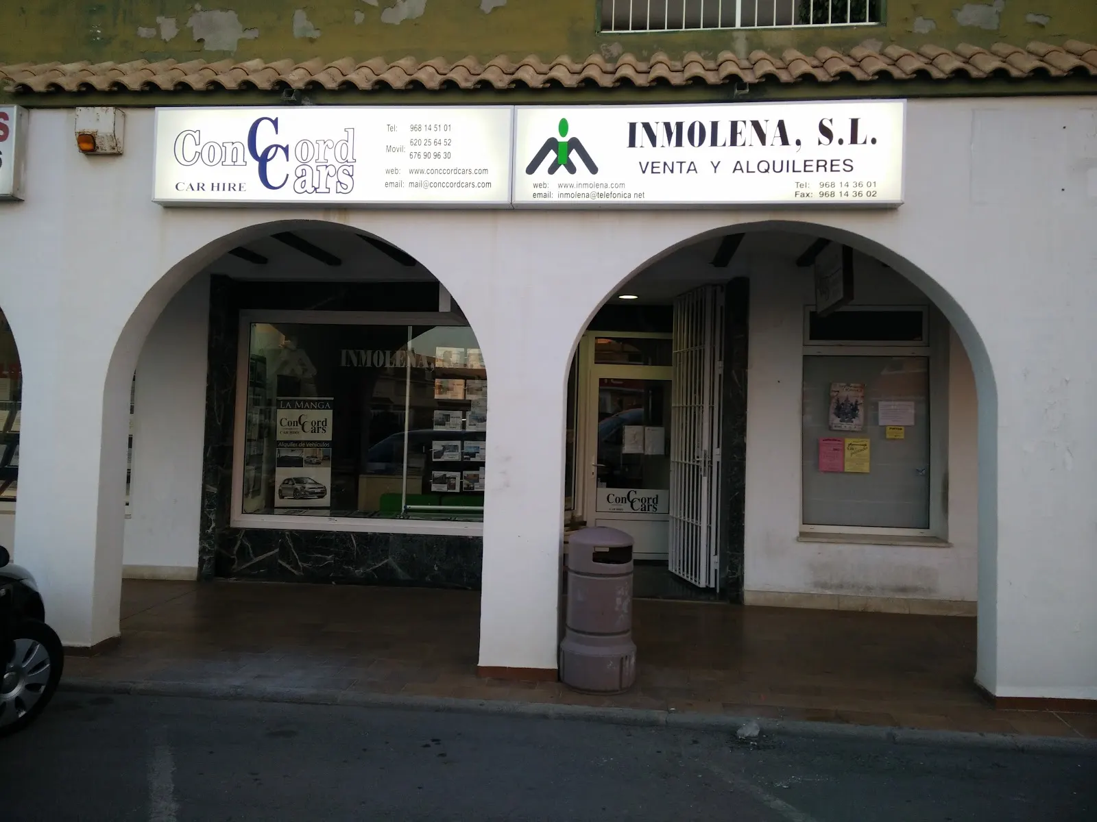 Fassade des Büros von Inmolena im Edificio Zambra, La Manga