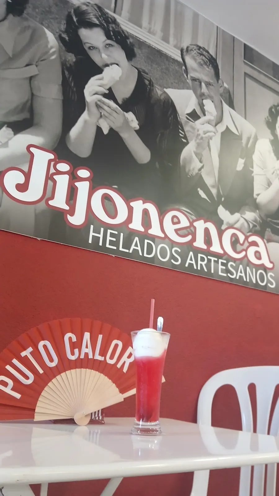 Schild und Terrassentisch von Jijonenca, handgemachtes Eis