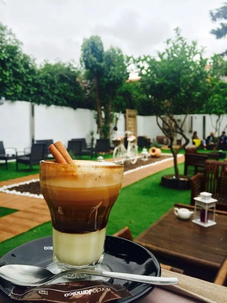 Terrasse von Kaizen Beach in La Manga