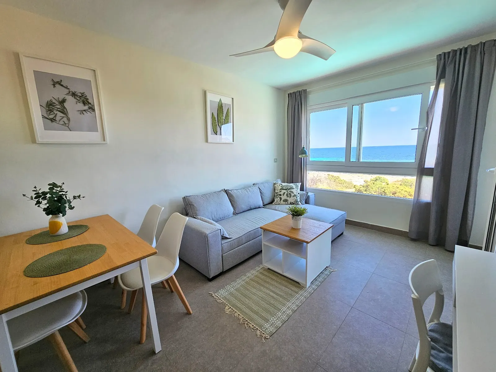 Apartment dining and living room with a ceiling fan and views of Mediterráneo