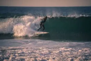 Schüler beim Surfen mit La Manga Surf School