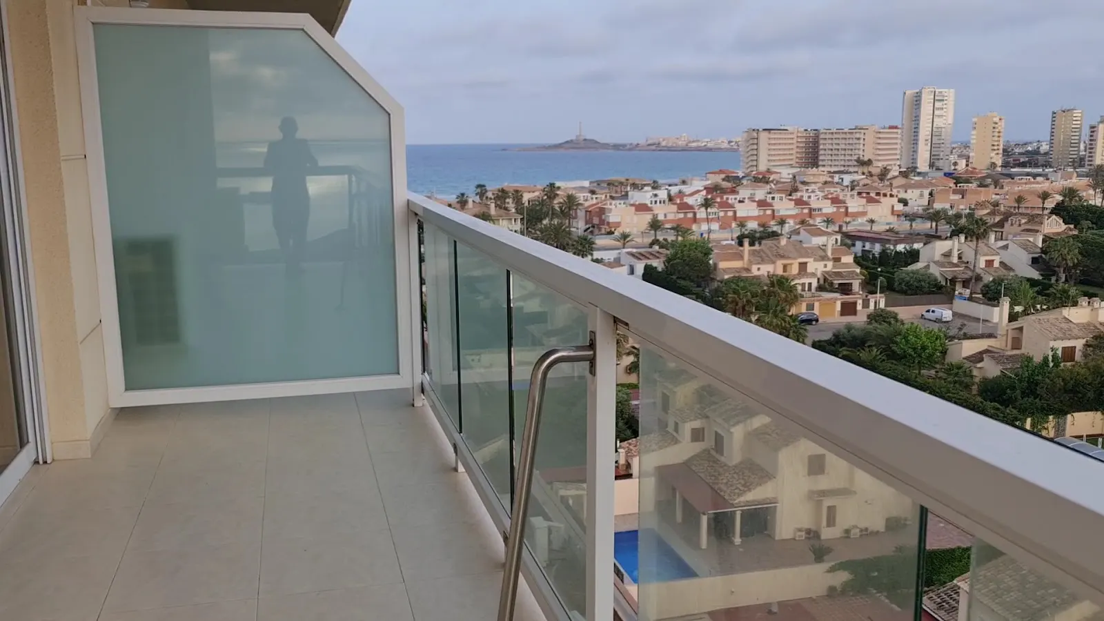 Fassade von Las Gaviotas Hotel, Calle Nautilus, La Manga