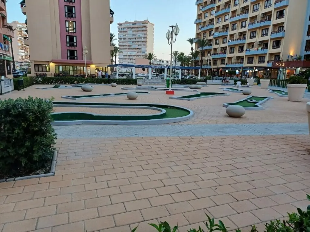 Espace bar et détente de La Manga Adventure Golf